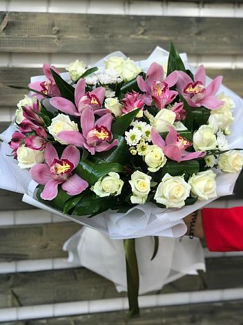 Букет цветов из: Розы и Хризантемы в Натырбово