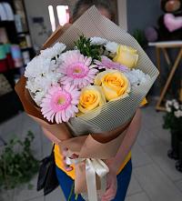 Букет цветов из:  Герберы, Розы и Хризантемы в Натырбово