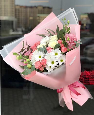 Букет цветов из: Розы, Лизиантусы и Хризантемы в Натырбово